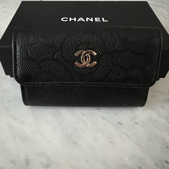 ❌SOLD ❌ CHANEL CAMEILLA CAVIAR 4 KEY RING HOLDER - Picture 4 of 7